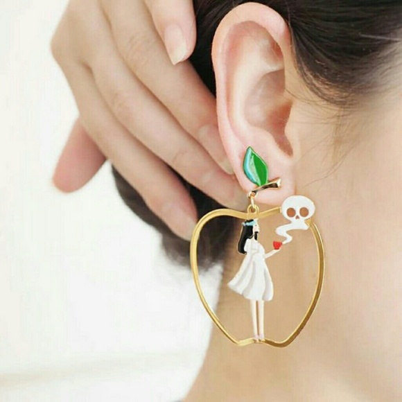 SnOw wHiTe & WiTcH Apple Earrings - Picture 2 of 4